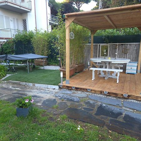 Domusauroom, Relax Nel Cuore Della Versilia - Pet Friendly Viareggio Bagian luar foto