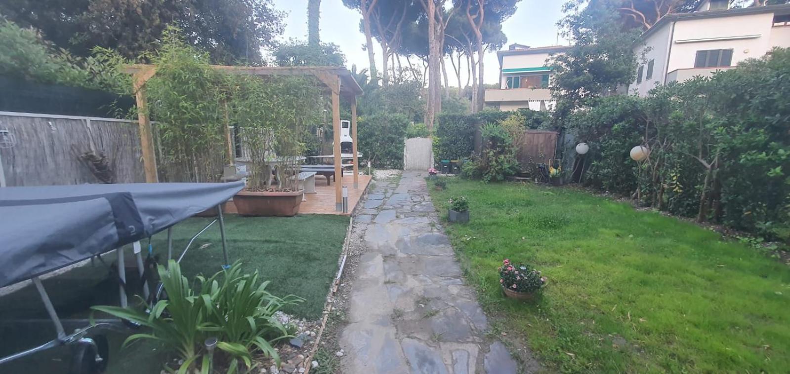 Domusauroom, Relax Nel Cuore Della Versilia - Pet Friendly Viareggio Bagian luar foto
